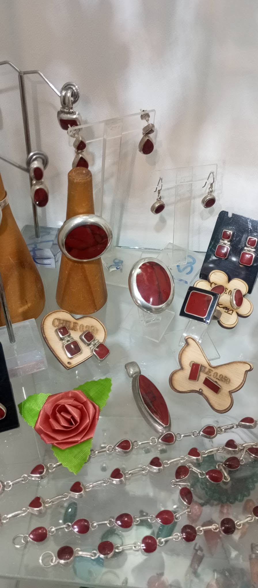 Piezas de plata con jaspe rojo