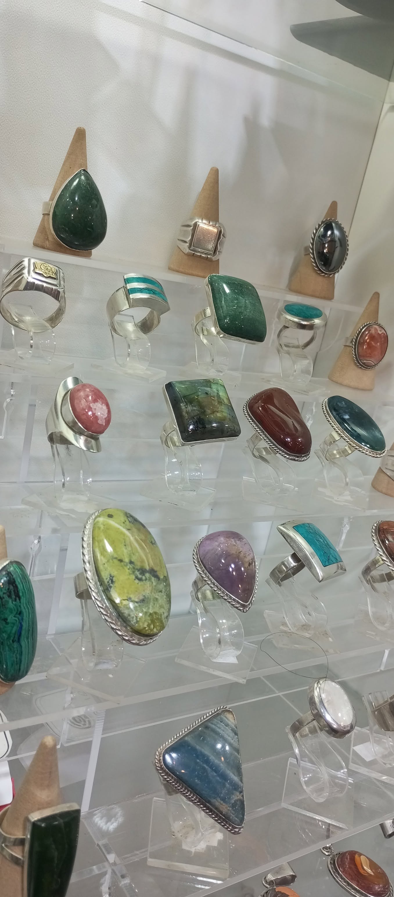 Anillos con piedras naturales